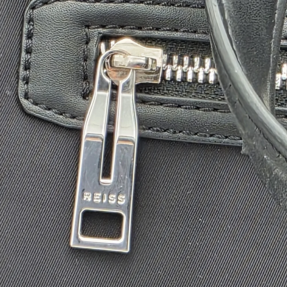 Reiss Carlton Nylon Black Messenger Bag - Picture 4 of 16